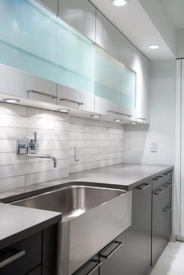 Плитка фартук кухня фото серая кухня 23 Amazing Farmhouse Sinks to Make Your Kitchen Pop Sebring Design Build Modern 