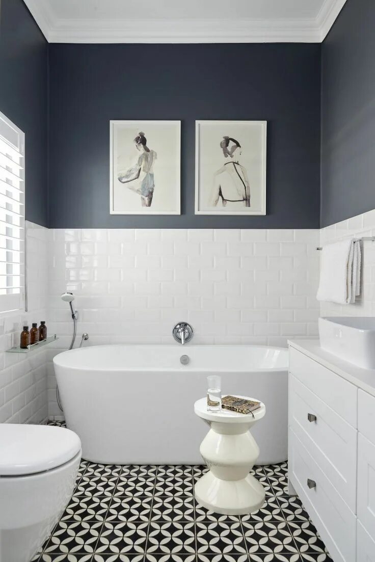Плитка и краска в ванной фото Salle de bains : les 10 tendances à adopter en 2020 Remodelación de baños, Diseñ