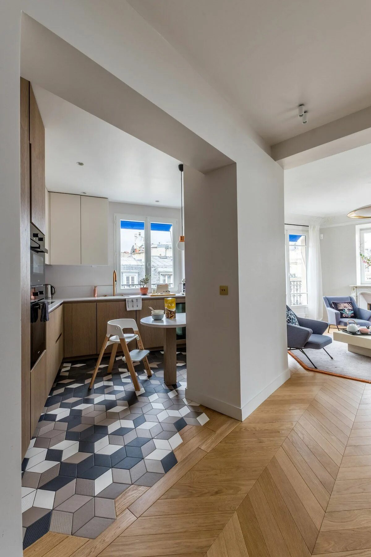 Плитка и ламинат в интерьере фото Mélange parquet carrelage : inspiration déco - Clem ATC Floor design, Flooring, 