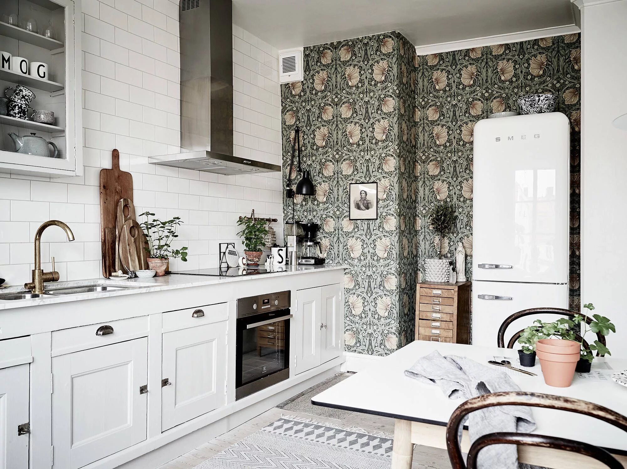 Плитка и обои на кухне фото Pin on kitchen.