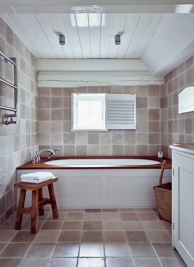 Плитка и панели в ванной фото Where to hang wet towels in a small bathroom Small farmhouse bathroom, Small far