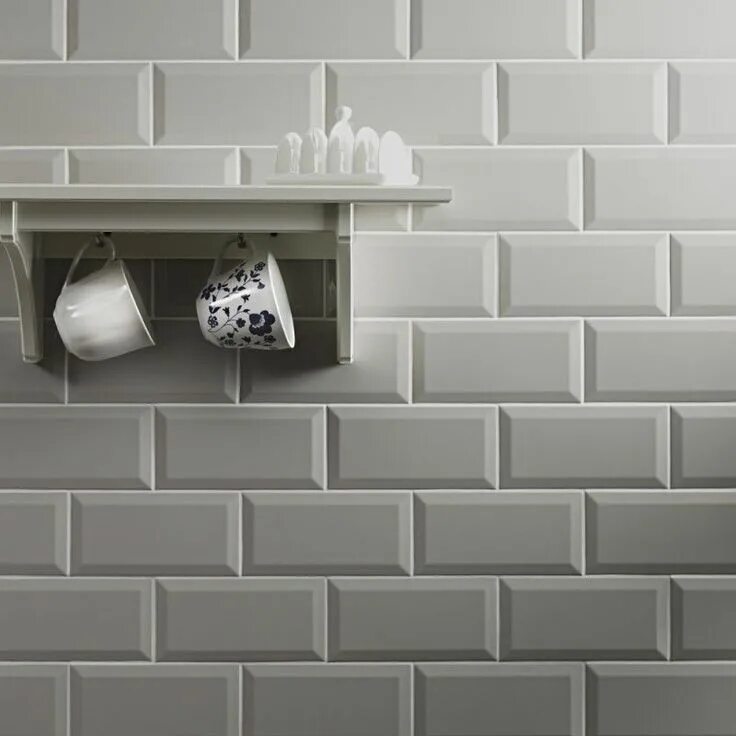 Плитка кабанчик фото в интерьере Gloss Light Grey Metro Bevelled Edge Ceramic Wall Tiles 10 X 20cm 1mÂ² - 50 Tile