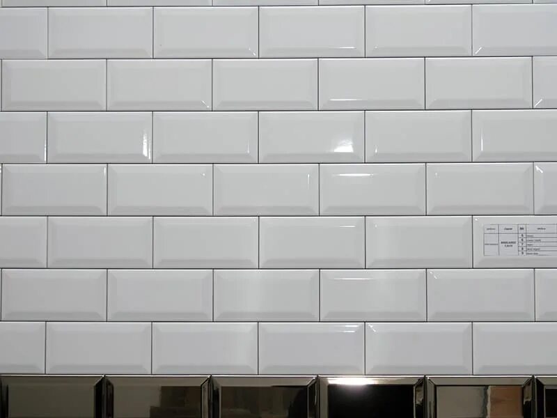 Плитка кабанчик на фартук фото Плитка кабанчик 15x8 Dar Ceramics Biselado/Liso Biselado Blanco Mate