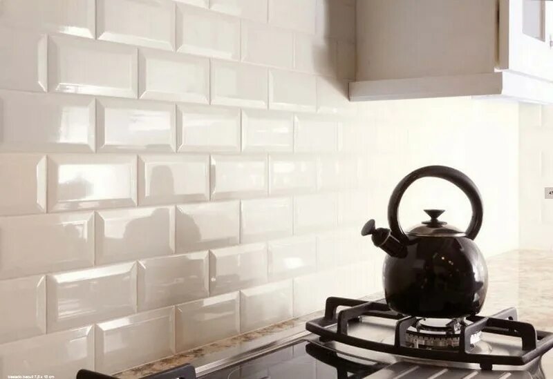 Плитка кабанчик в интерьере кухни фото ADNE1035 LISO PB BLANCO Z 7.5X15 плитка Adex, Испания - купить в интернет-магази