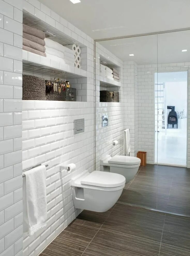 Плитка кабанчик в ванной фото Kullsvart og kritthvitt på loftet Bathroom interior, Bathroom tub remodel, Small