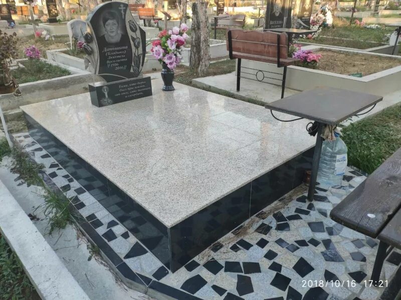 Плитка керамогранит на кладбище фото Гранитная плита на могилу
