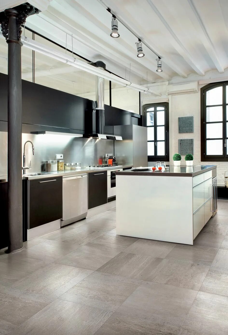 Плитка керамогранит на кухне фото A kitchen design for the 21st century. Goodbye lino, hello porcelain tiles! Kitc
