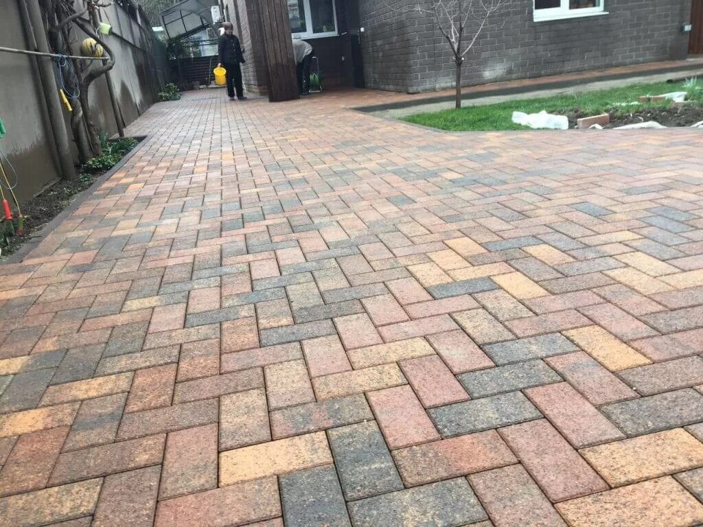 Плитка краснодар фото Работа по укладке тротуарной плитки по адресу: г. Краснодар, ул. Некрасова - Евг