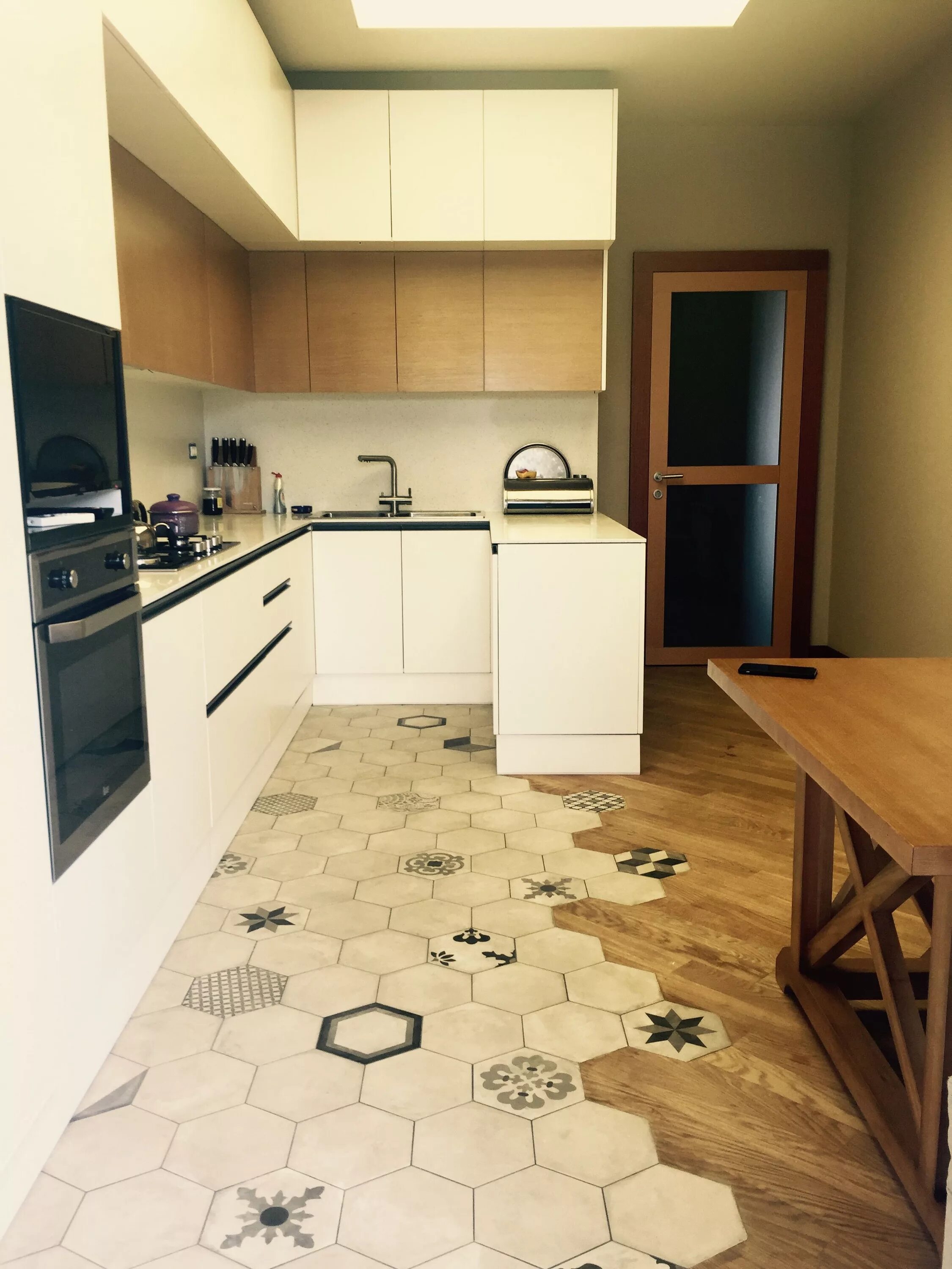 Плитка ламинат на кухне фото цена Pin de Araz Qahramanov em Kерамикa камень кирпич Interior de cozinha, Pisos para