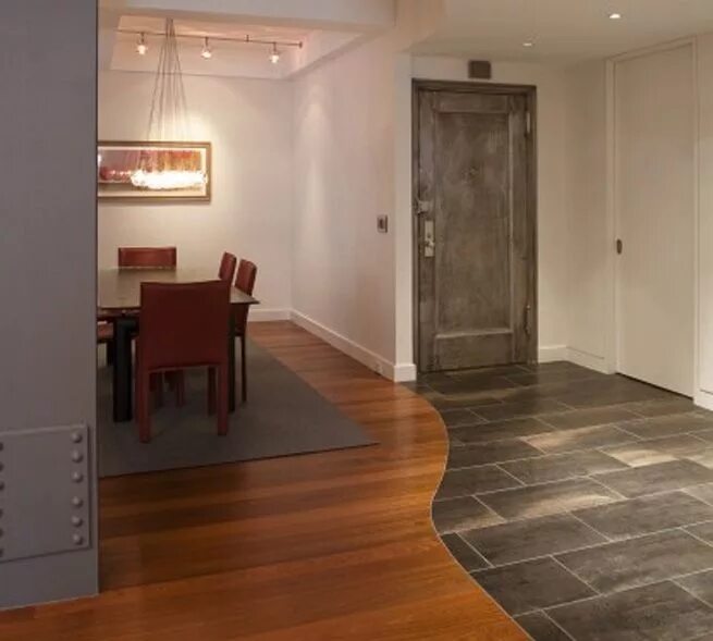 Плитка ламинат в прихожей фото Combinar dos suelos diferentes - pisos Al día - pisos.com Decoración de unas, Ca