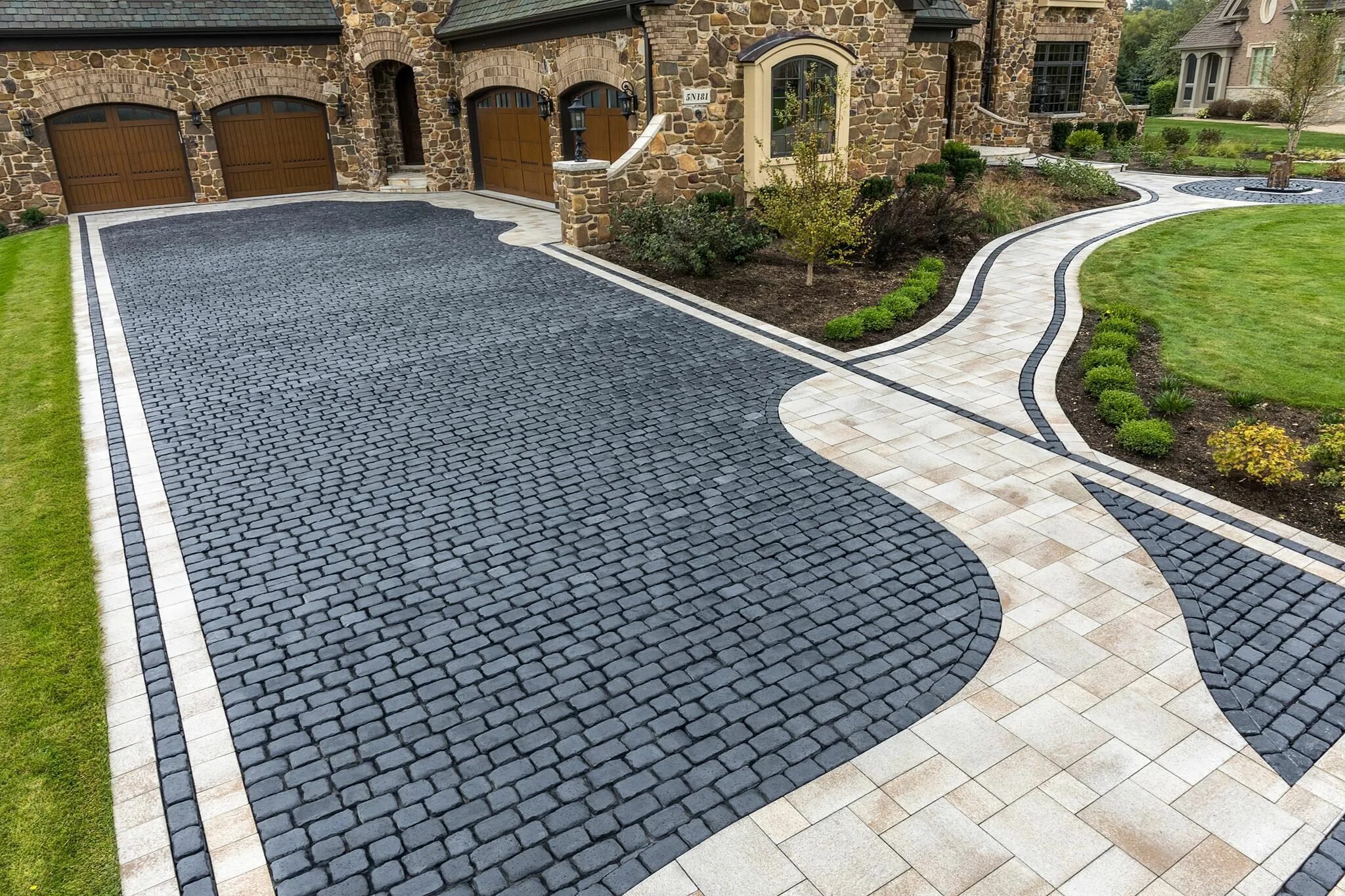 Плитка ландшафтного дизайна COURTSTONE ® Driveway design, Patio pavers design, Cobblestone driveway