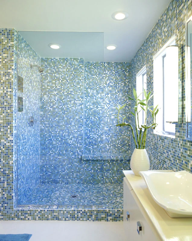 Плитка мозаика дизайн ванн фото Brio Glass Mosaic Tile Custom Blend Contemporary bathroom tiles, Bathroom tile d