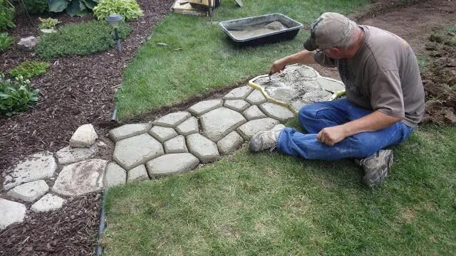 Плитка на даче своими руками видео Our Garden Path: Garden Path=Garden Walk Garden paths, Stepping stones, Flea mar