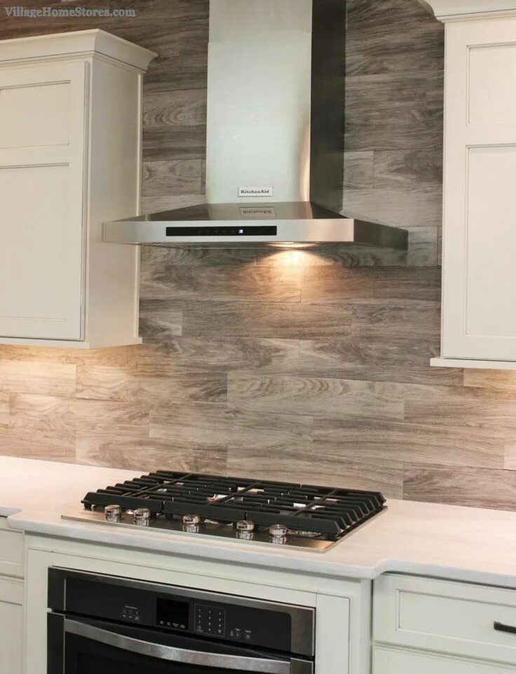 Плитка на фартук под дерево фото This material is actually a porcelain floor tile that has been installed as a ba