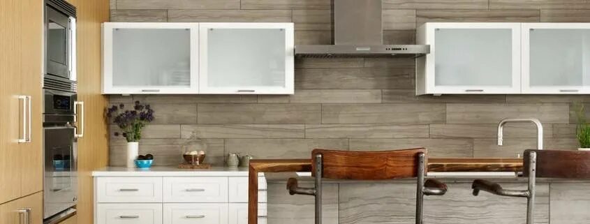 Плитка на фартук под дерево фото Плитка под дерево для кухни на пол, фартук и стены - особенности и выбор