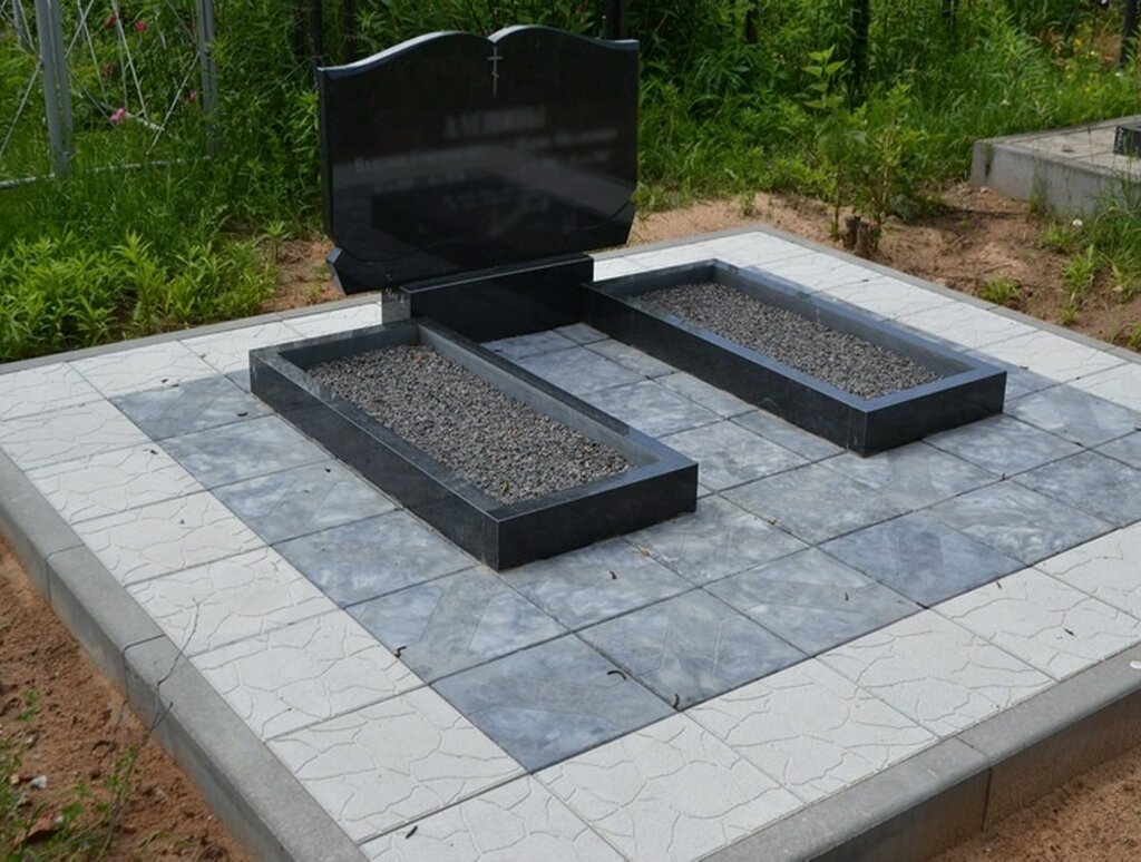 Плитка на кладбище фото благоустройство могилы Stella-ritual, funeral services, Settlement of Jubiliejny, Kamunaĺnaja vulica, 1