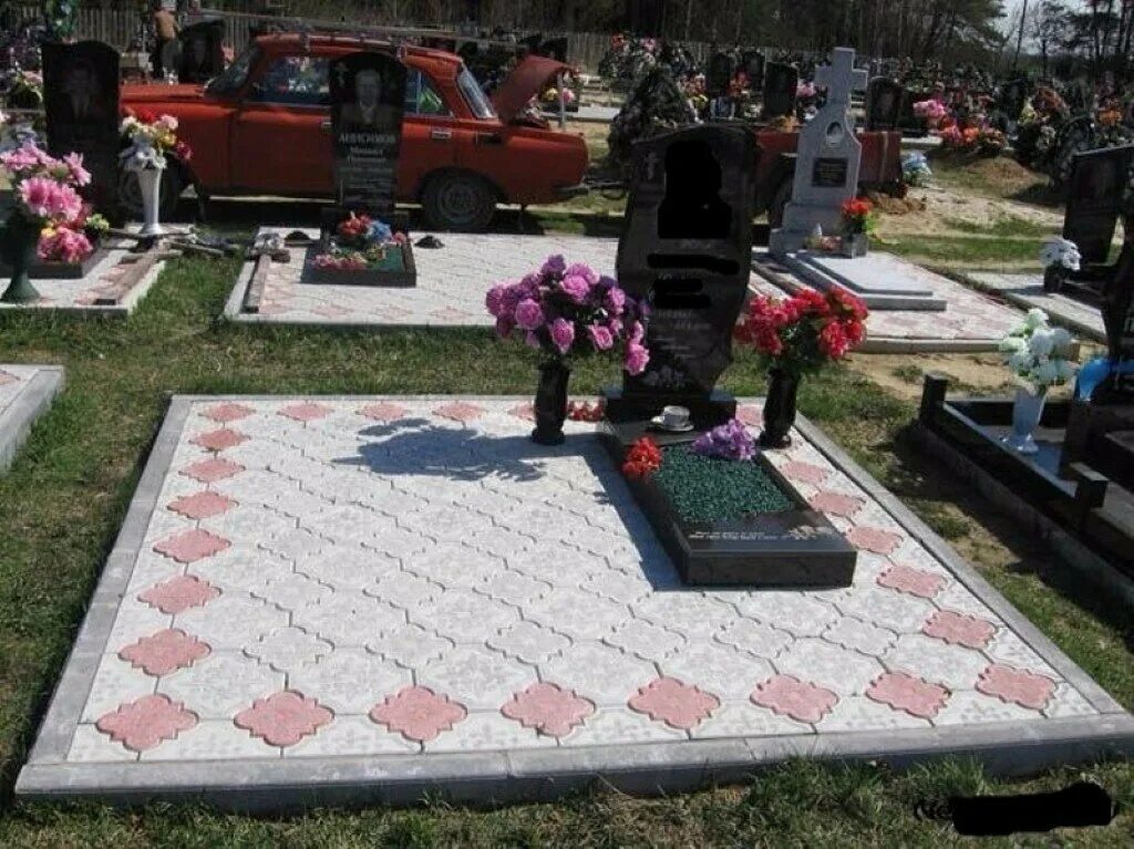 Плитка на кладбище фото дизайн Изготовление памятников и надгробий в Коханове: 6 граверов