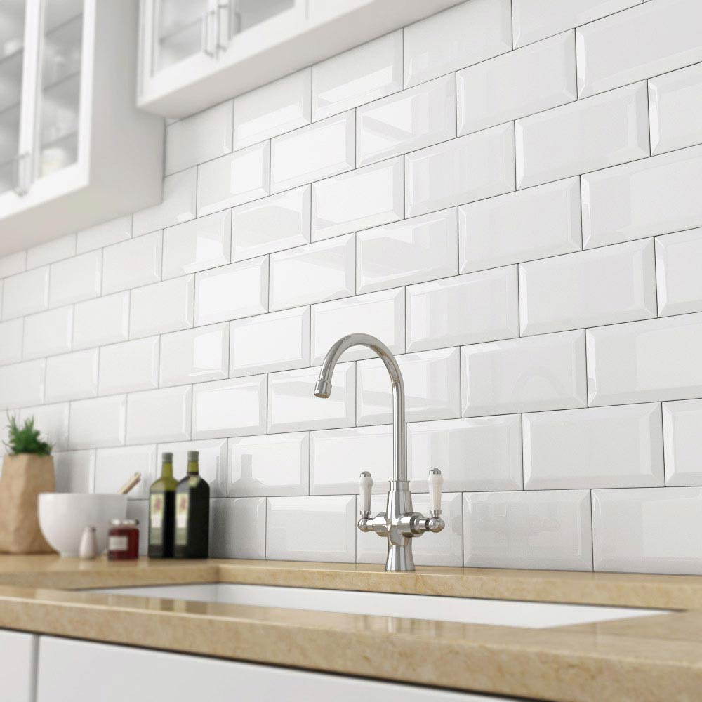Плитка на кухню белая фото Using Bevel subway tiles in kitchen and bathrooms White beveled subway tile, Kit