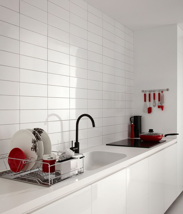 Плитка на кухню белая фото Linear Tiles White gloss kitchen, White kitchen, Kitchen tiles