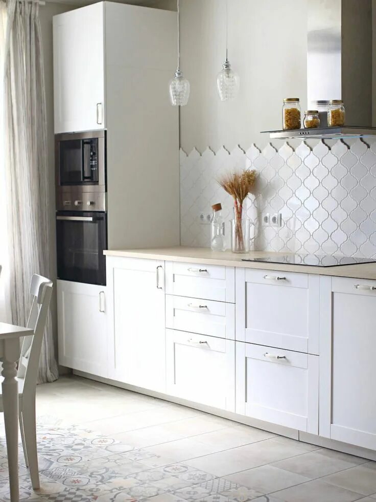 Плитка на кухню белая фото White Glazed Porcelain Arabesque Backsplash Tile Backsplash.com Cuisine moderne,