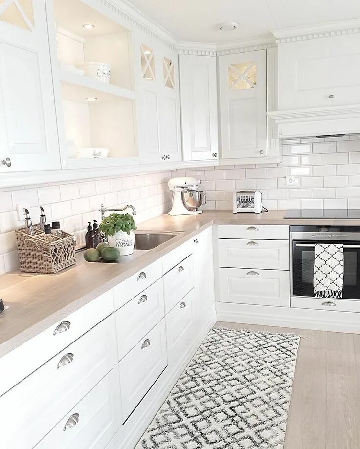 Плитка на кухню белая фото Instagram photo by Linda * Jun 9, 2016 at 6:02pm UTC Interior design kitchen, Ki