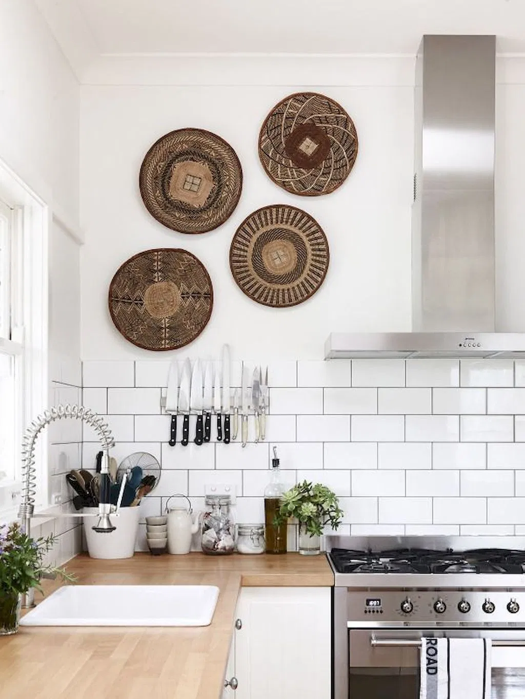 Плитка на кухню на стену декор Is a Minimalist Kitchen Right For You? 10 Designs to Help You Decide Minimalist 