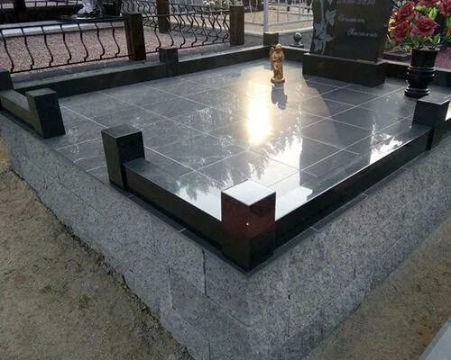 Плитка на могилу фото Гранитная ограда на кладбище