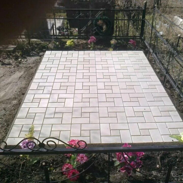 Плитка на могилу фото и цены Благоустройство могилы - купить в Ангарске, цена 500 руб., дата размещения: 30.0