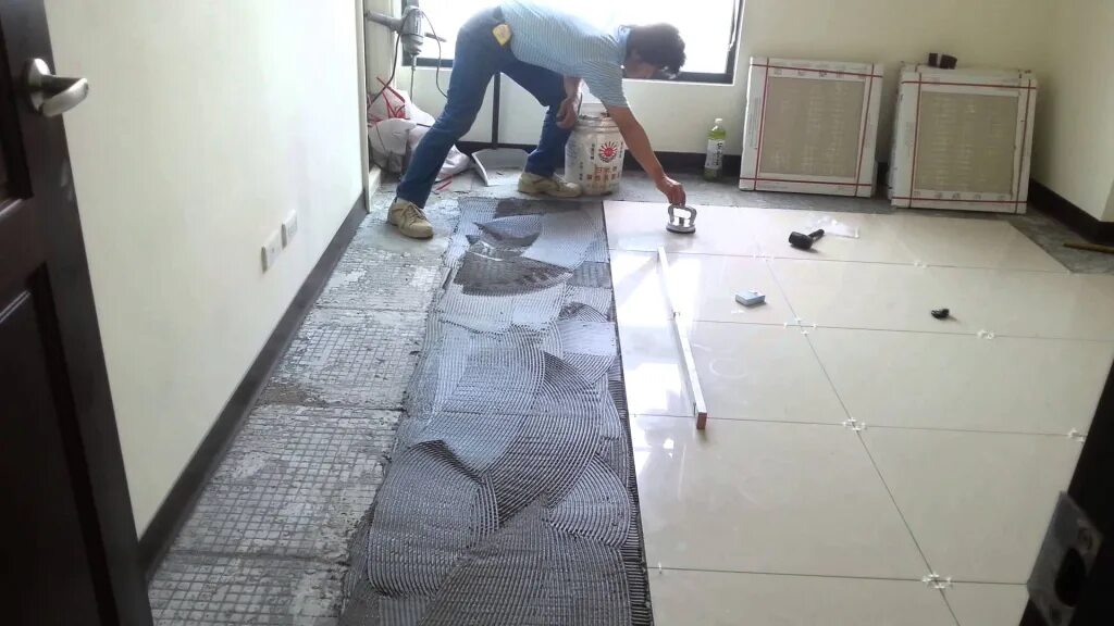Плитка на пол своими руками фото Как положить керамогранит на пол: укладка керамогранита своими руками - Рускерам