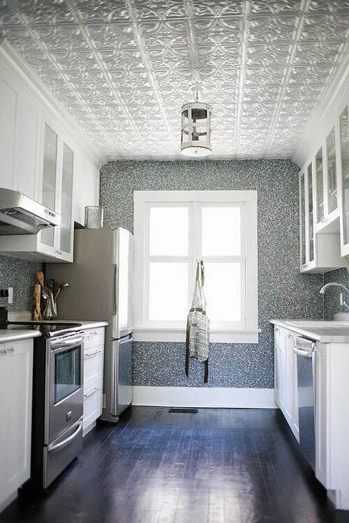 Плитка на потолок на кухню фото ANTES Y DESPUÉS: El cambio de una casa antigua a otra totalmente nueva Tin ceili