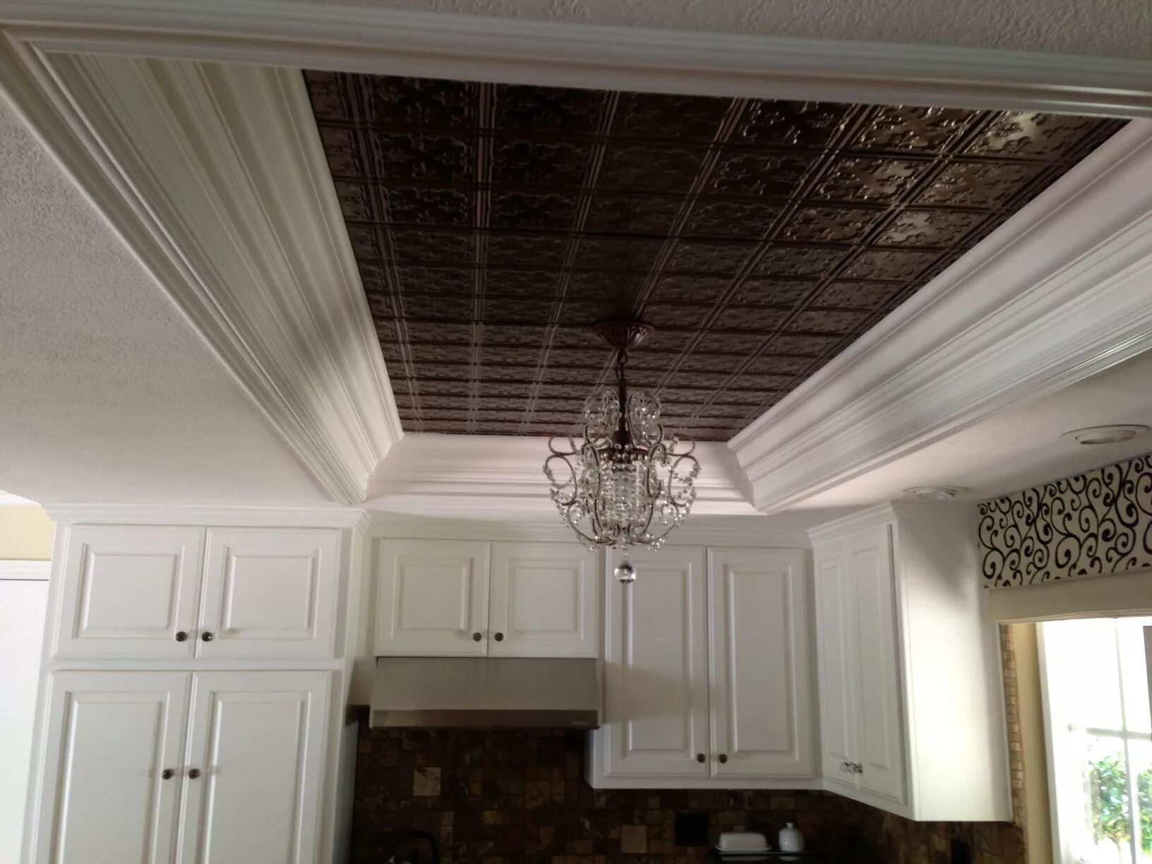 Плитка на потолок на кухню фото Kitchen ceiling Kitchen ceiling tile, Kitchen ceiling, Kitchen lighting remodel