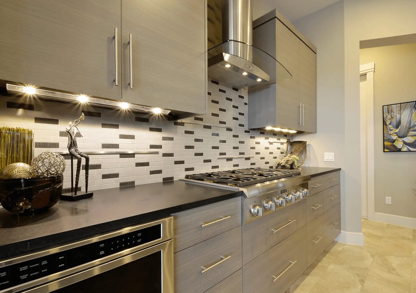 Плитка на стенку кухни фото Moving Company Quotes & Tips to Plan Your Move MYMOVE Modern kitchen tiles, Mode