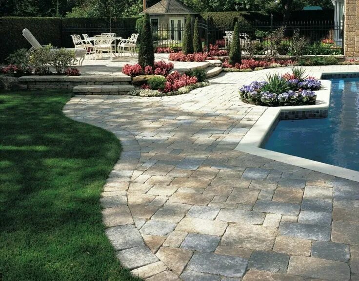 Плитка на участке частного дома фото paver pool deck Patio pavers design, Stone pool deck, Paver patio