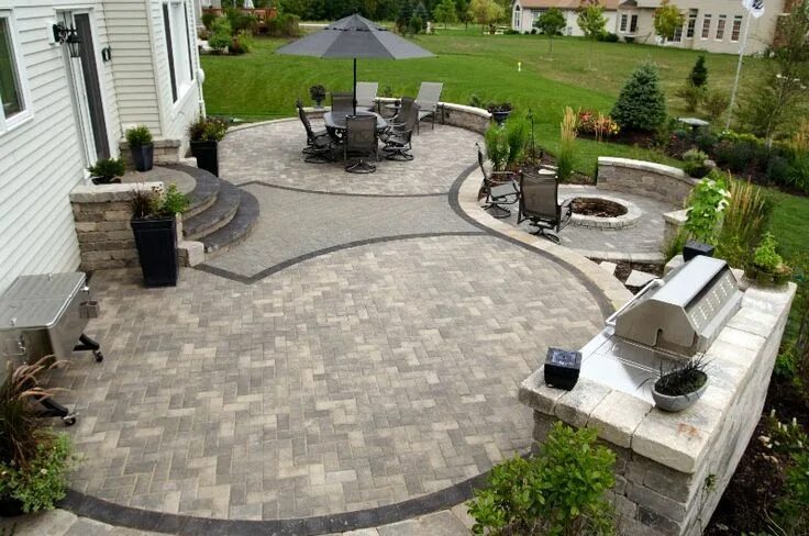 Плитка на участке частного дома фото We can combine paver patios with other hardscaping features such as retaining wa