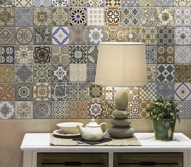 Плитка обои в интерьере Dlažba Medes a Provenza Deco, formát 44x44, mrazuvzdorná, patchwork Obklady a dl