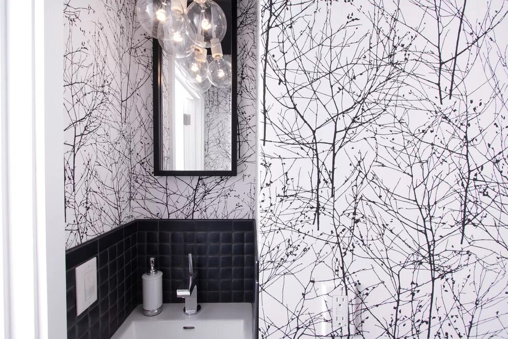 Плитка обои в интерьере Graphic Half Bath - Ретро - Туалет - Сан-Франциско - от эксперта Regan Baker Des