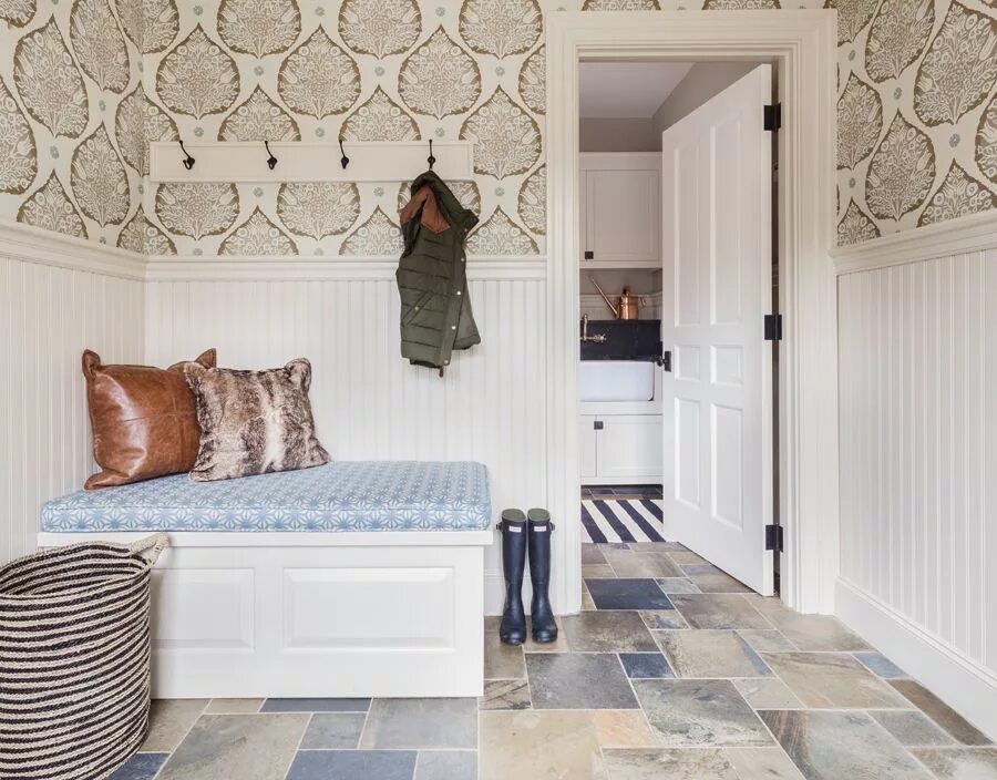 Плитка обои в интерьере paper in entry Wallpaper interior design, Beadboard wainscoting, Interior design