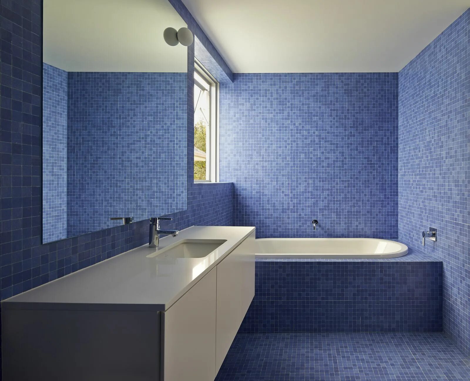 Плитка отделка комнат дизайн Photo 8 of 8 in Surprisingly Colorful Bathrooms by Luke Hopping from. Top bathro