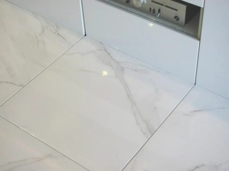 Плитка под белый мрамор фото Gres CARRARA CALACATTA NAOS 60 × 60 połysk REKTYFIKOWANA - płytki marmuropodobne