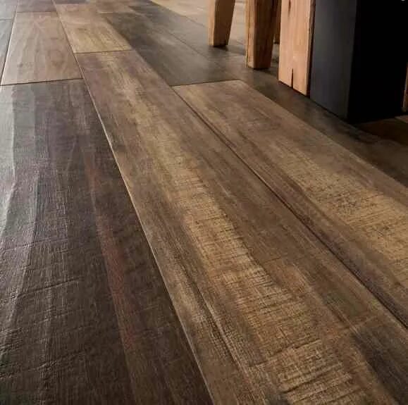 Плитка под дерево на полу фото PŁYTKI DREWNOPODOBNE Wood look tile, Ceramic wood tile floor, Wood look tile flo