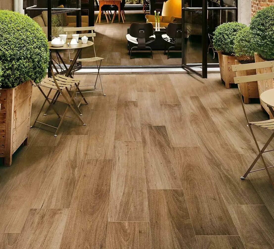 Плитка под дерево на полу фото NUANCES OUT QUERCIA 22,5X90 RT Керамогранит FAP Ceramiche, Италия - купить в инт
