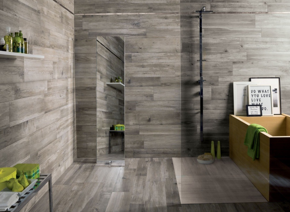 Плитка под дерево в интерьере фото 20 Amazing Bathrooms With Wood-Like Tile Caillebotis douche, Sol vinyle salle de