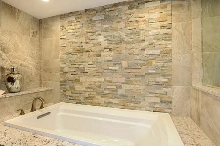 Плитка под камень отделка фото Декоративный камень в интерьере Bathroom remodel master, Trendy bathroom tiles, 