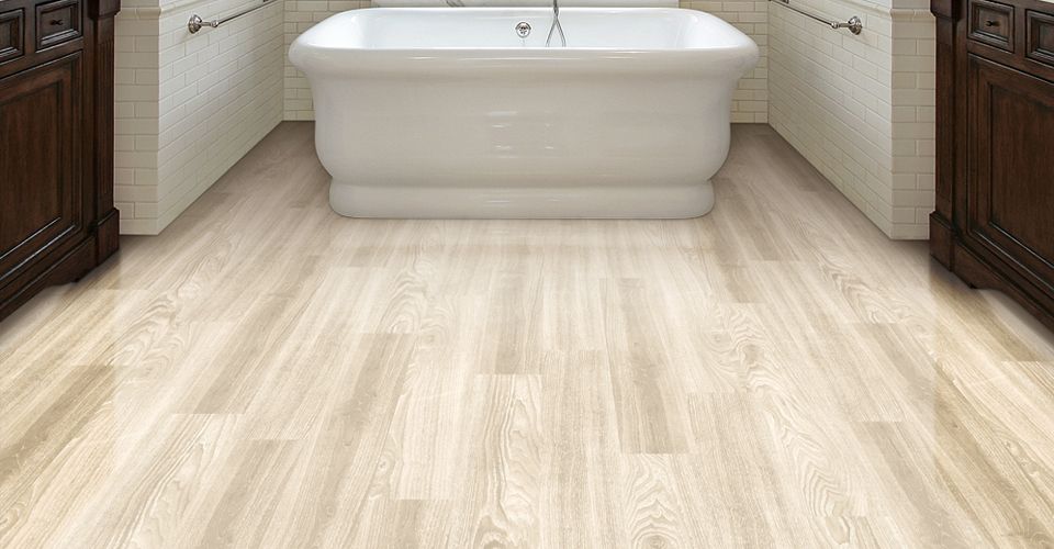 Плитка под ламинат в ванной фото ASPEN OAK WHITE Allure Ultra flooring gives you the richness and deep texture of