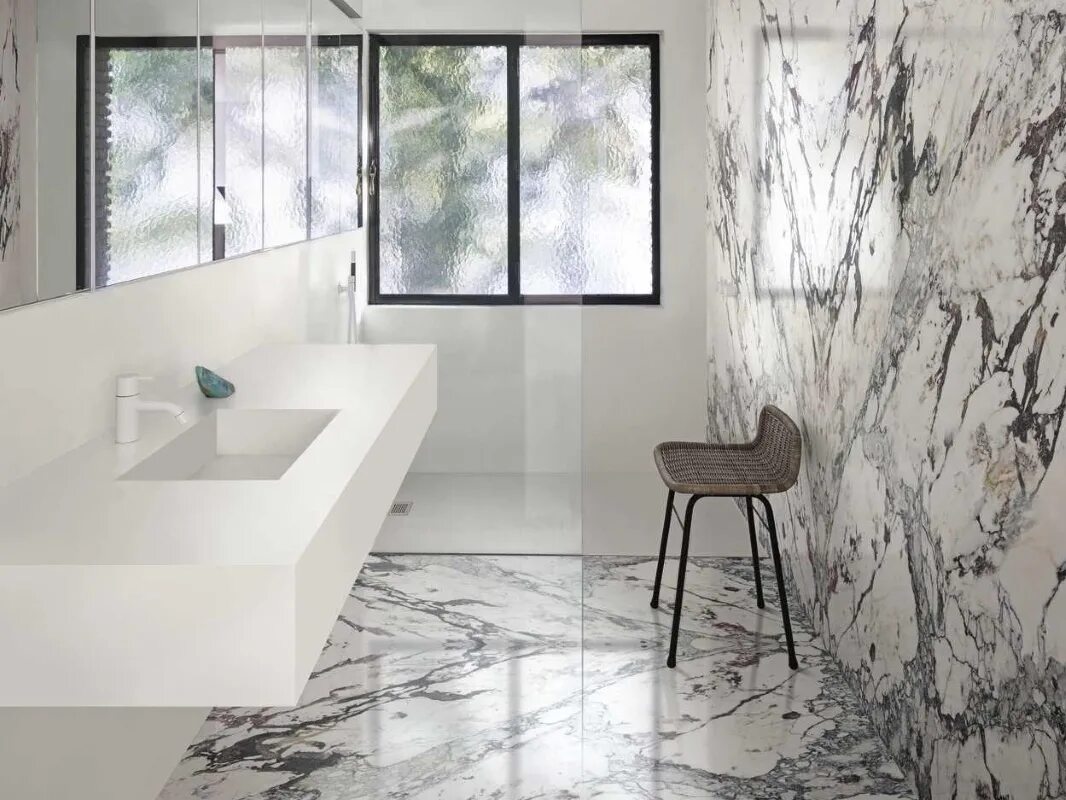 Плитка под мрамор фото интерьера Grande Marble Look delacor.by