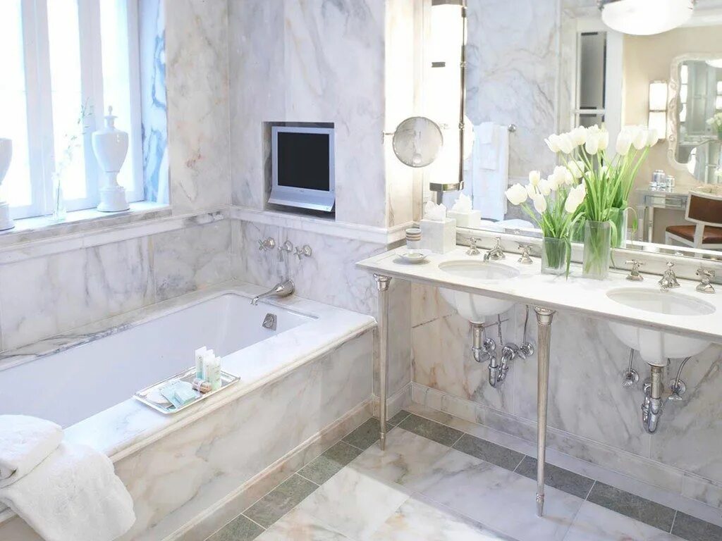 Плитка под мрамор в интерьере ванной Editors' Picks: Our Favorite Hotels in New York City Bagni in marmo bianco, Desi