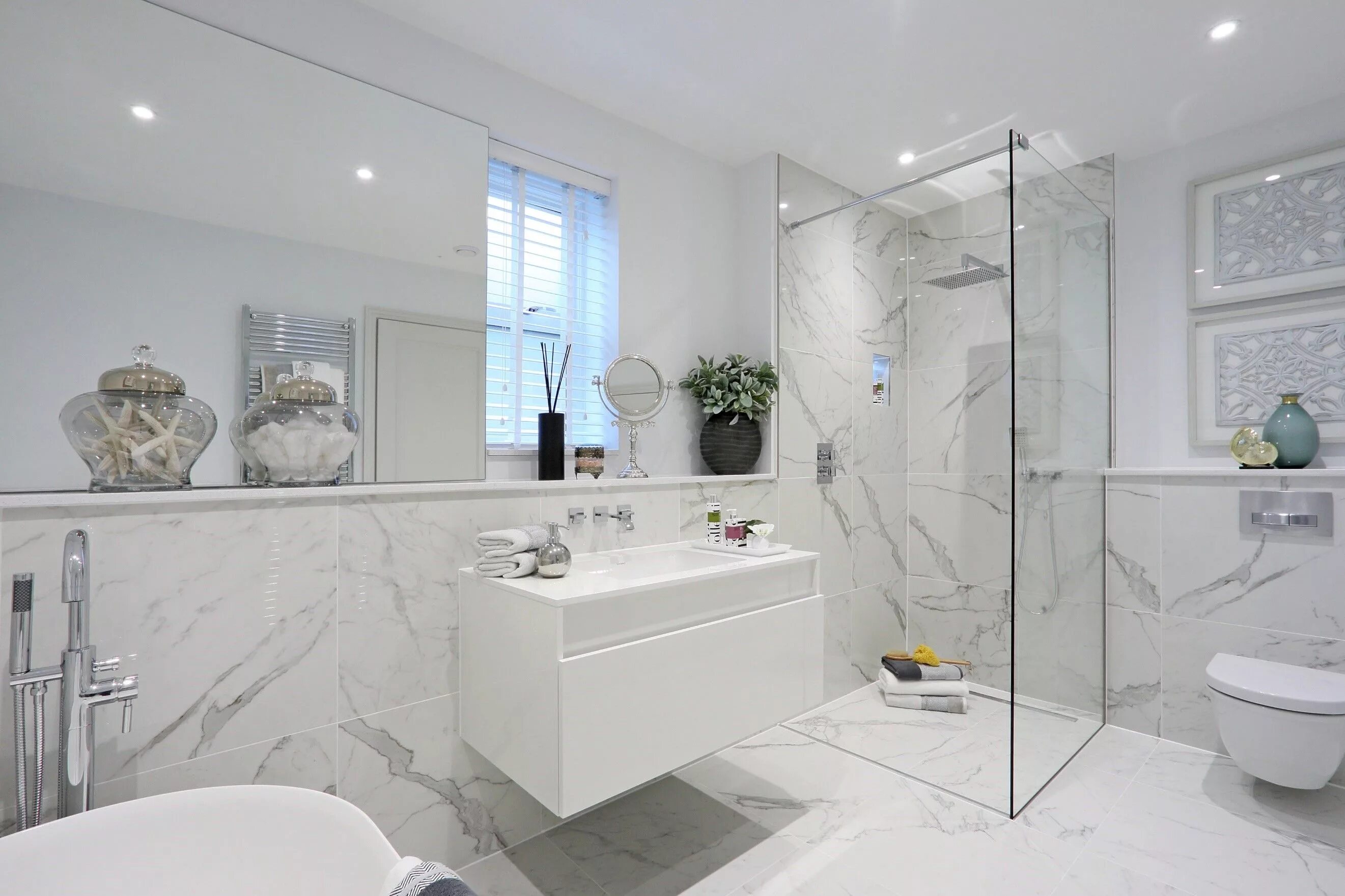 Плитка под мрамор в ванной фото Expect excellence from Minoli Calacatta Extra marble-effect porcelain tiles. Ope