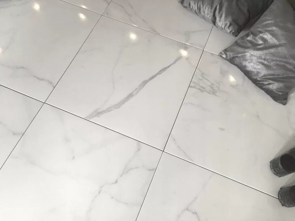 Плитка под светлый мрамор фото Apuane White Pulido 59.55x59.55 Aparici - Керамогранит Апаричи Апуане Вайт Пулид