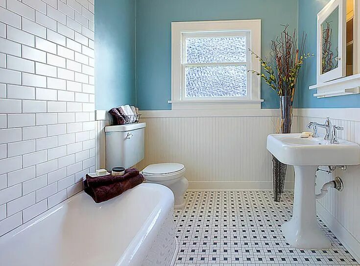 Плитка покрашенная краской фото Make a splash with a bold blue bathroom accent. Small bathroom remodel, Bathroom