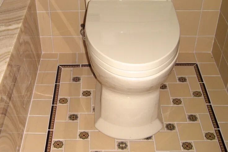 Плитка пол туалет фото Debris Series Recycled Tile Bathroom Floor Featuring Cuerda Seca Insets recycle 